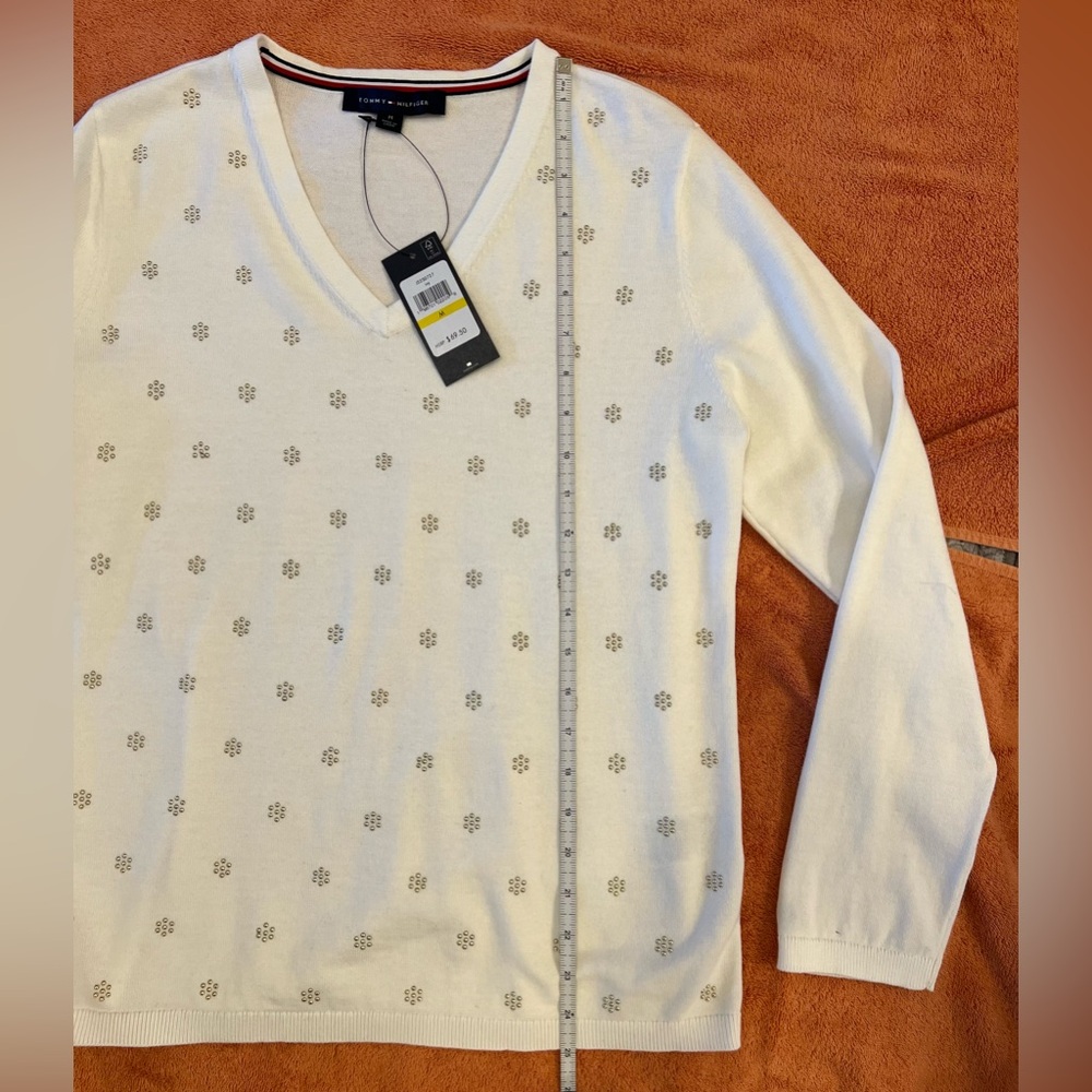 NWT Tommy Hilfiger Ivory Floral V-Neck Sweater - Picture 5 of 11